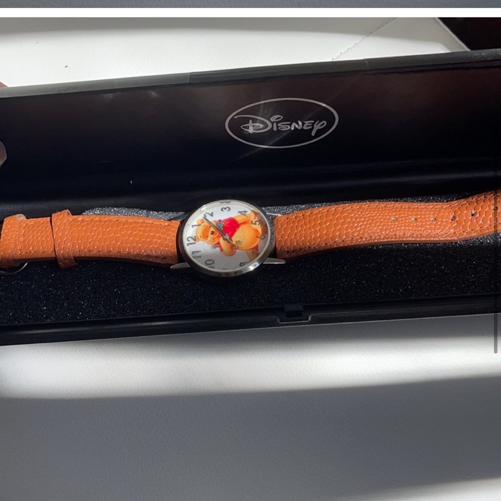 Winnie The Pooh ⌚️ Disney  Watch with Orange Strap (Damaged badly) - Picture 4 of 9